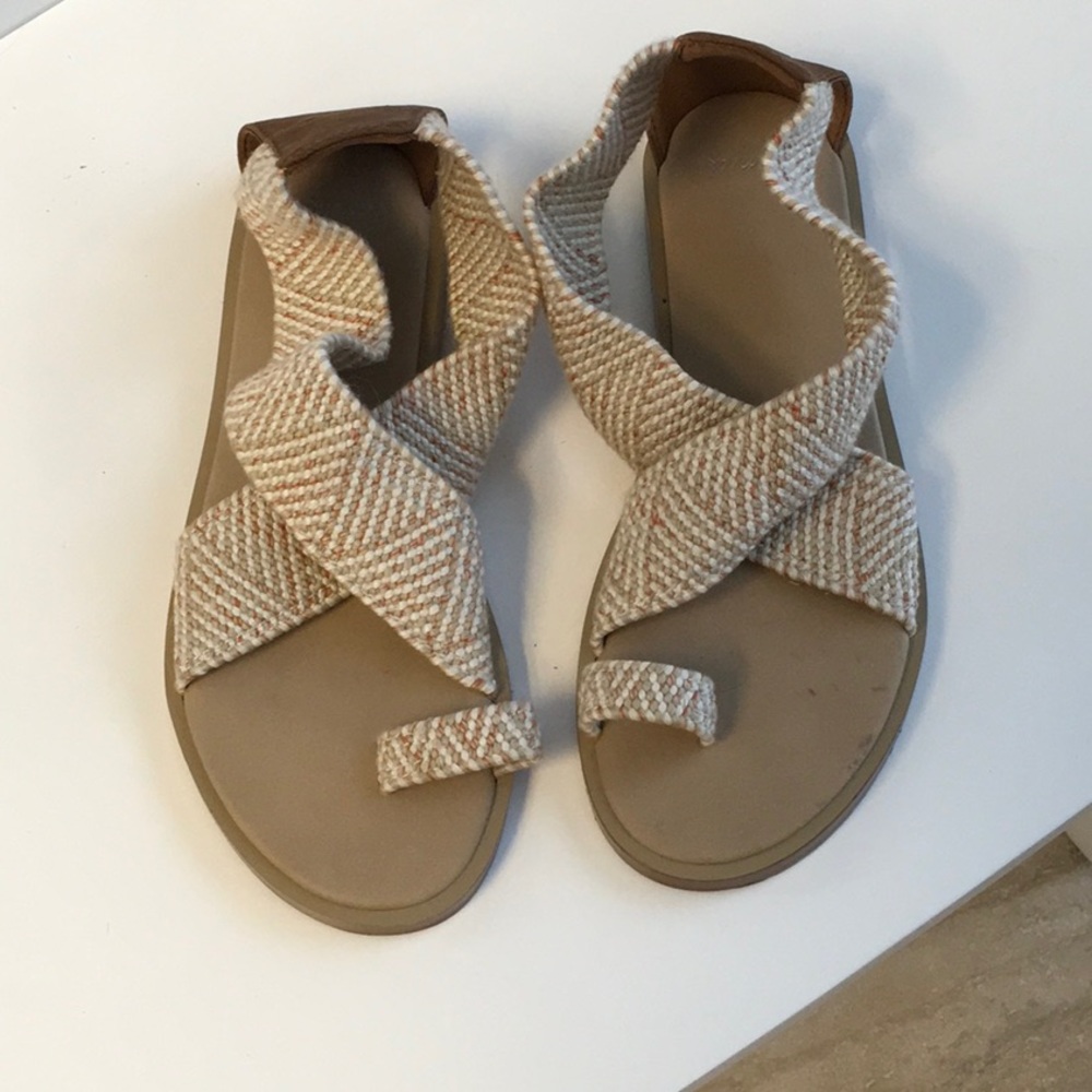 Sanuk strappy sandal, size 7